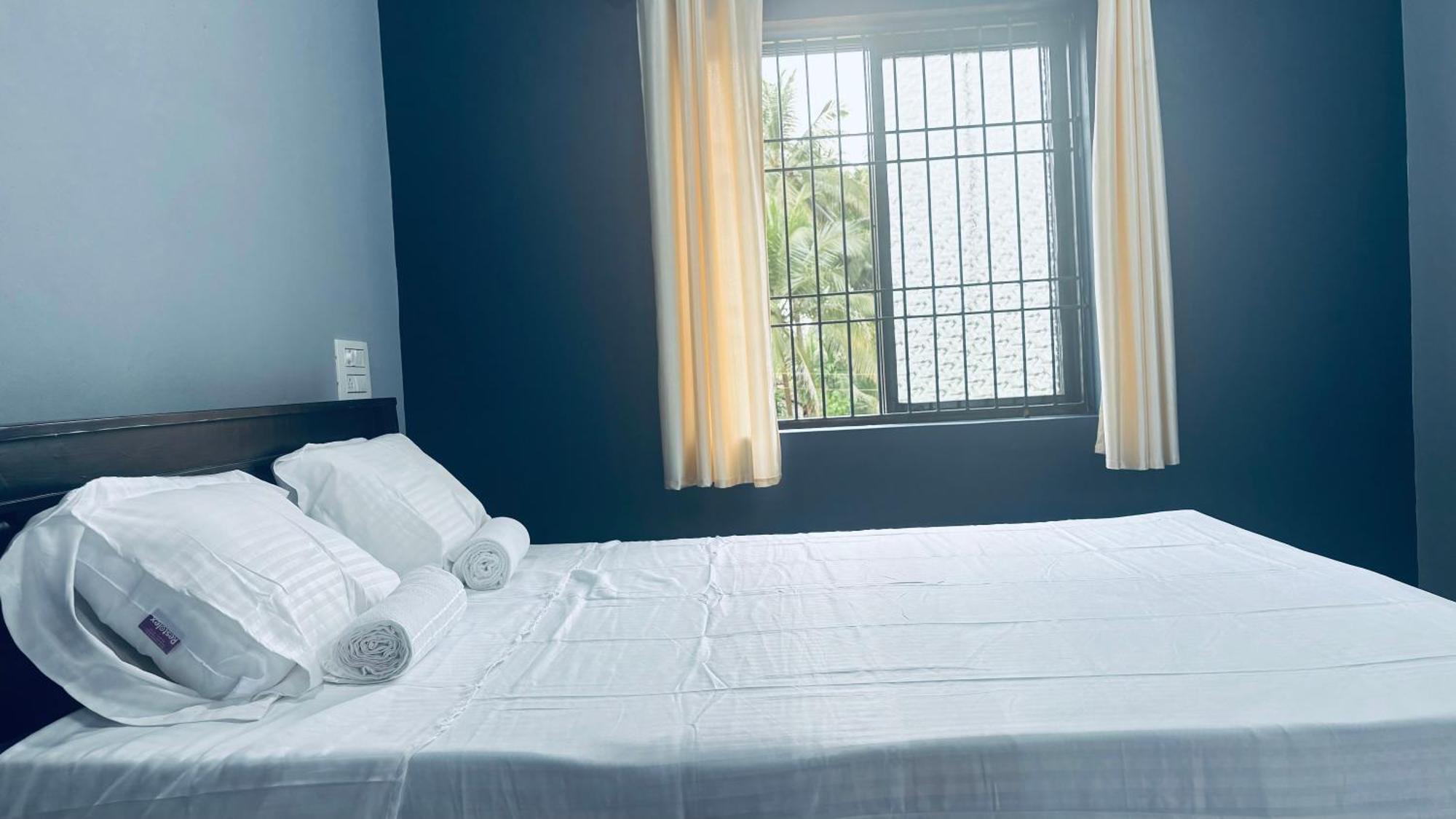 Lopez Paradise - Honnavar Holiday home *